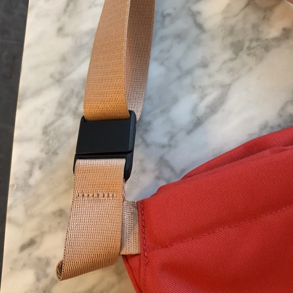 Bellroy Red sling Bag - Picture 3 of 6